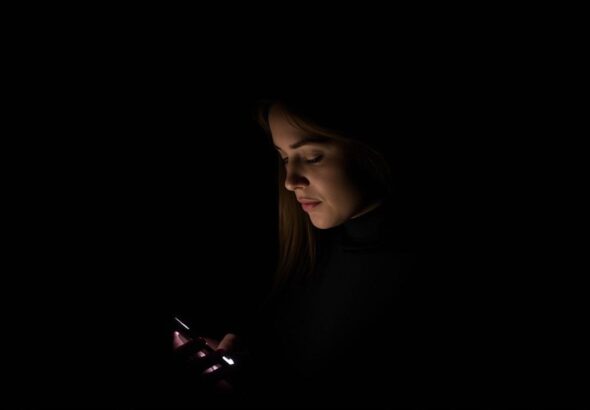 female_mental_health_socialmedia